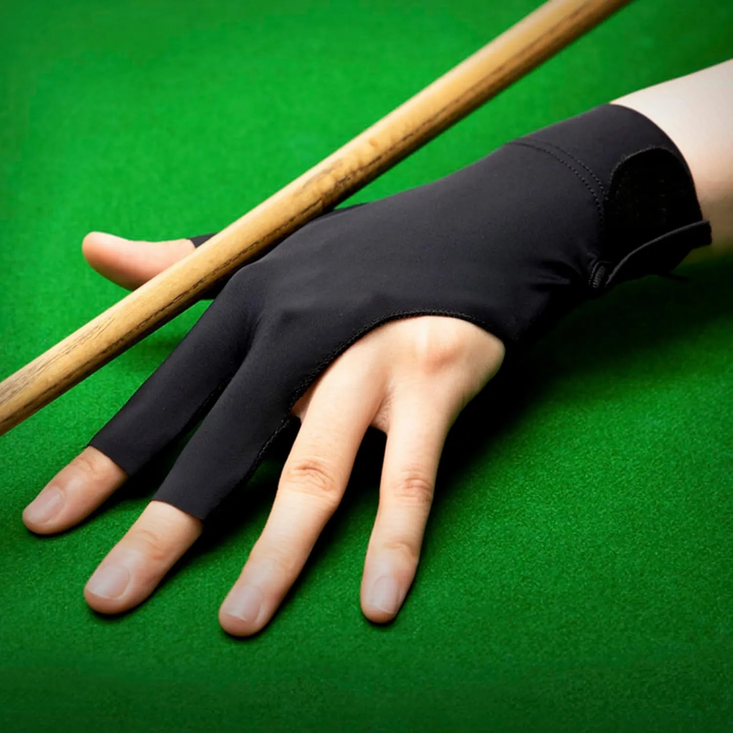 3 Fingers Billiard Gloves Unisex Left Hand Non Slip Breathable Durable Obstacle Billiards Pool Single Gloves Snooker Sports Hand Wear Accessory