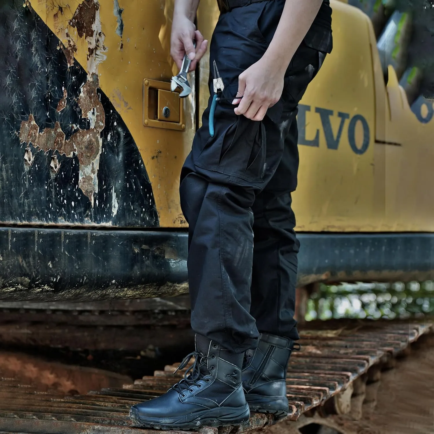 Soulsfeng Men's Work Pants Water Resistant Cargo Pants Outdoor Tactical Hiking Pants