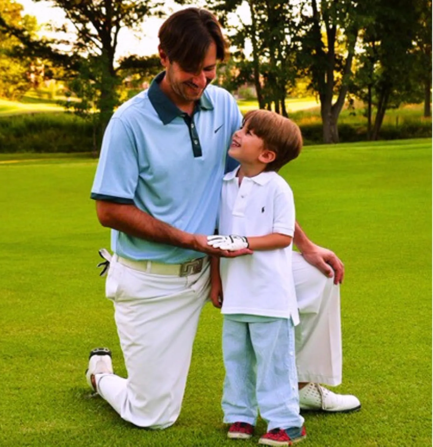 Toddler & Small Kids Golf Glove Ages 2-3, 4-5 & 6-7 Lefties and Righties XXS, XS and S, Superior Grip, Soft White with Smiling Golf Ball, Custest Glove for Children
